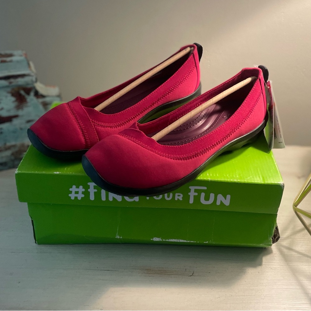 CROCS Women's Red Slip-On Flats Size 9